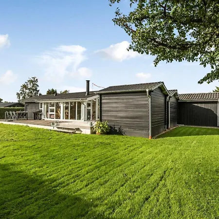 Holiday home Florina - 700m From The Sea In Se Jutland By Interhome *