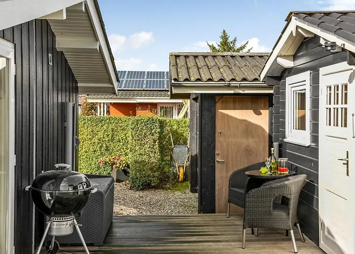 Florina - 700m From The Sea By Interhome Hejls