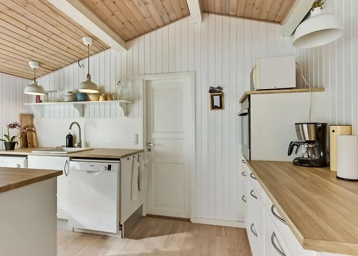 Florina - 700m From The Sea By Interhome Feriehus